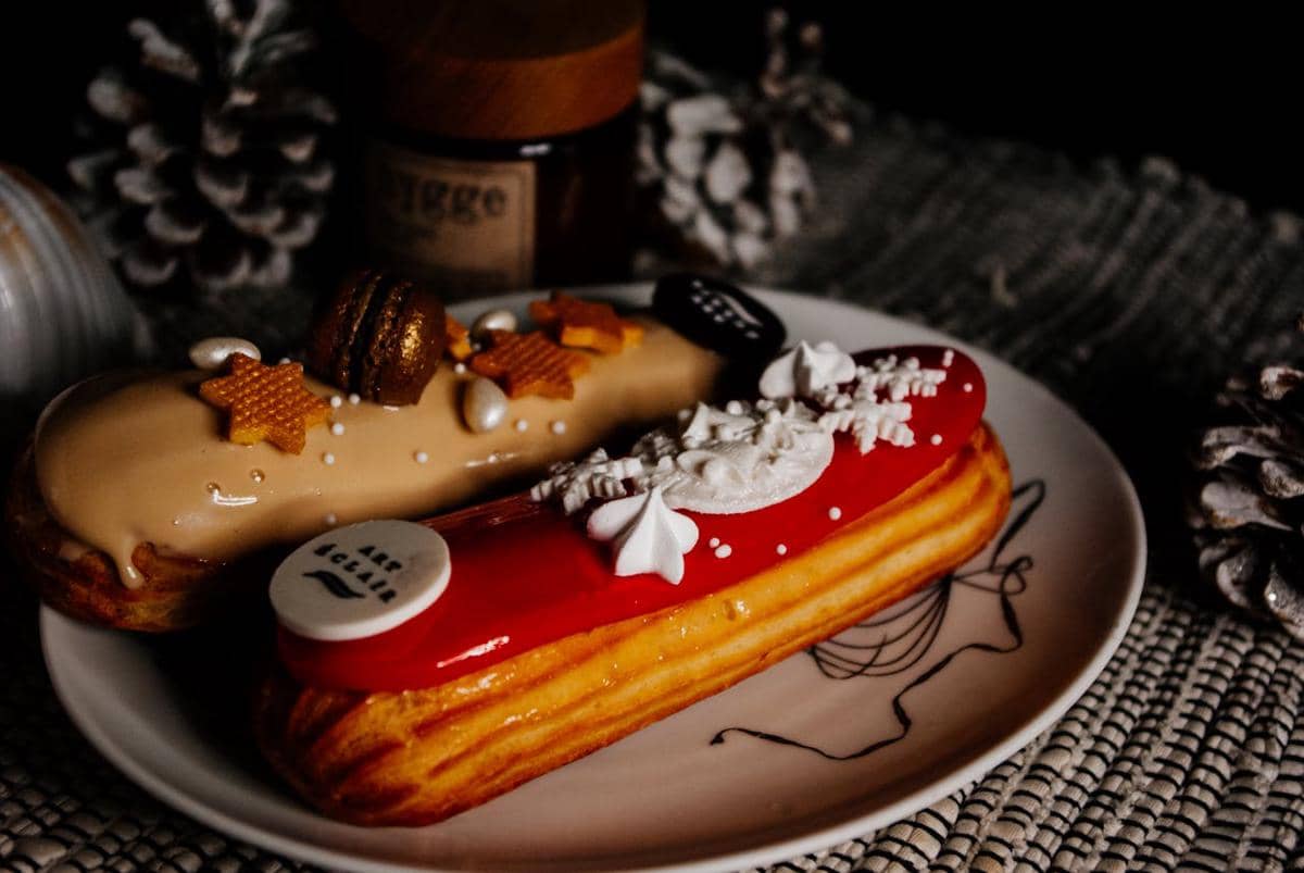 ilustrasi eclairs cokelat