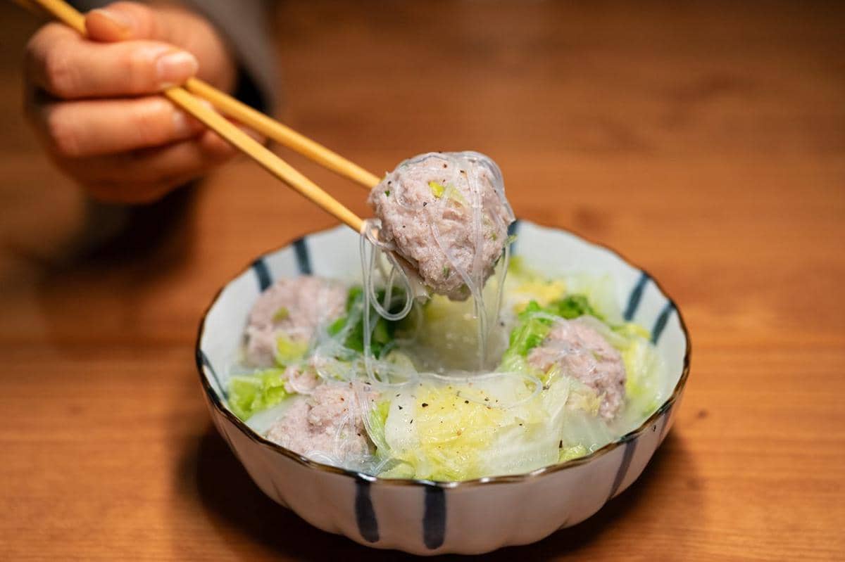 ilustrasi sajian bakso sapi