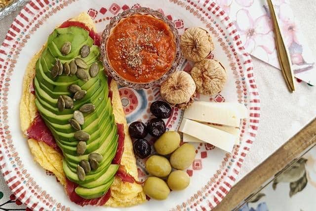 ilustrasi menu diet dengan alpukat