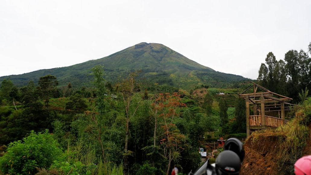 5 Gunung Ramah Pemula di Jawa Tengah, Jalur Pendakiannya Gak Bikin Nyiksa!