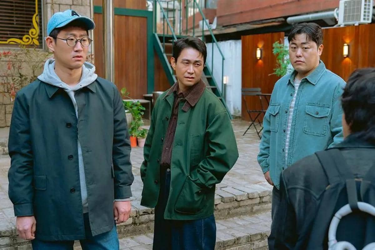 8 Anggota Grup Industri Film The Eight di We Are All Trying Here