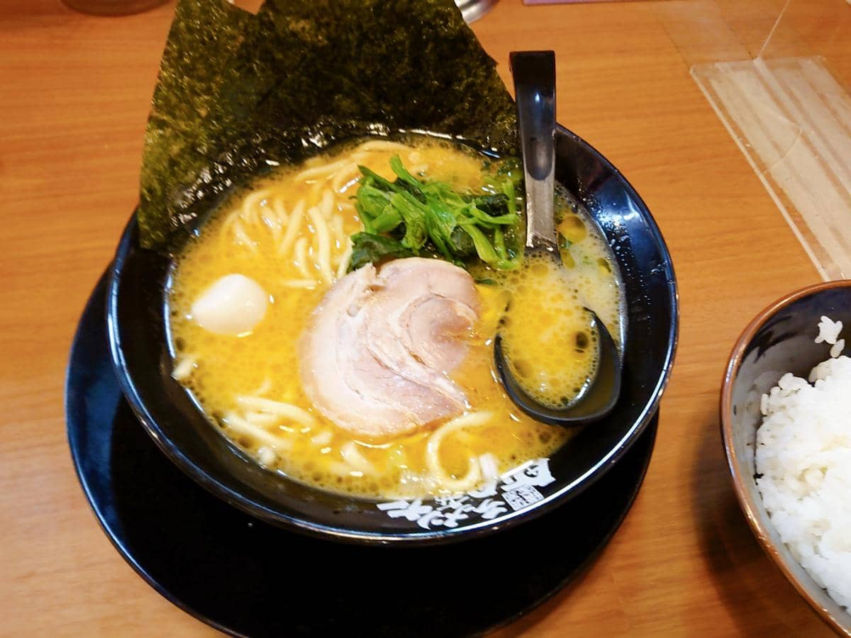 ilustrasi yokohama-style ramen