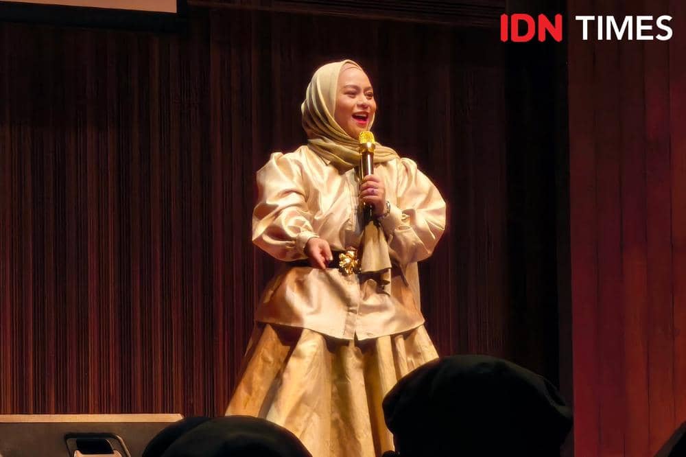 Ligwina Hananto Sukses Hibur Penonton Show Stand Up The Golden Era