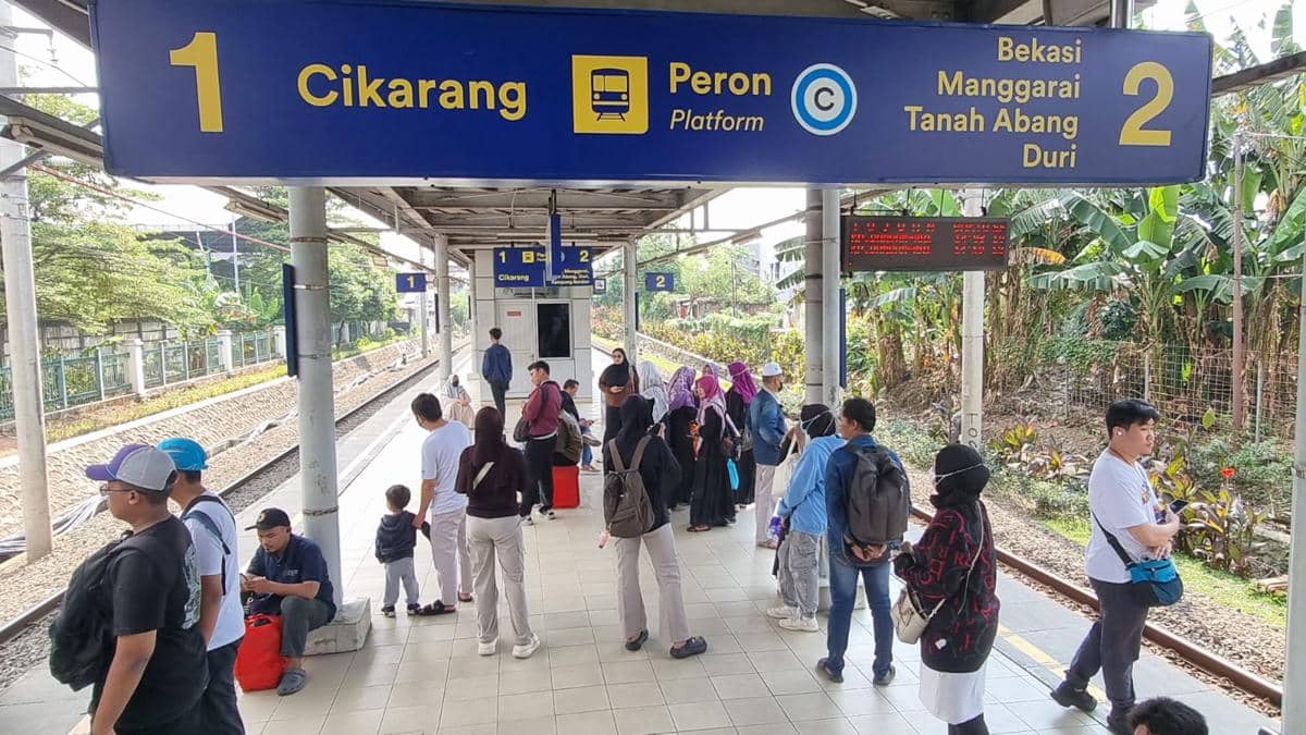 Usai Tabrakan Kereta dan KRL, Stasiun Bekasi Timur Kembali Beroperasi