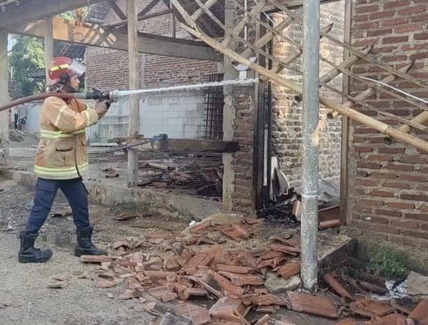 Gudang Elpiji di Cirebon Terbakar, Ledakan Bikin Warga Gempar