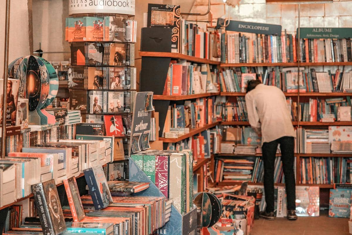 ilustrasi toko buku