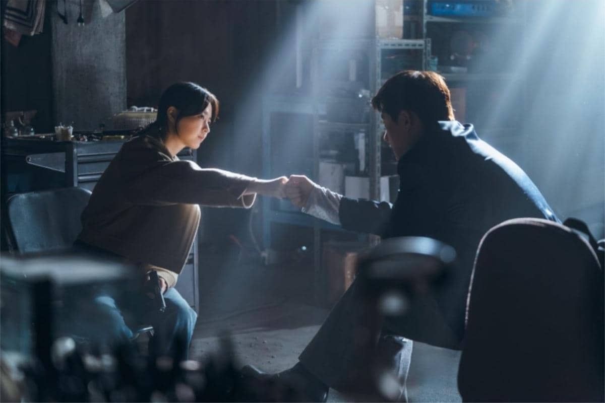 Park Bo Young dan Kim Sung Cheol di drakor Gold Land