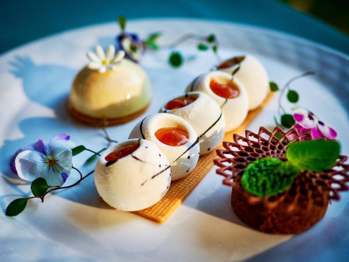 ilustrasi edible flowers