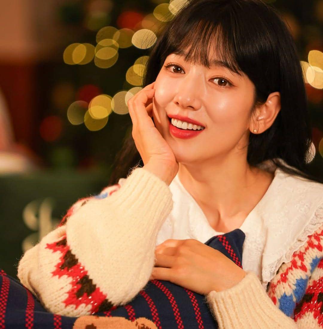 Potret Park Shin Hye 