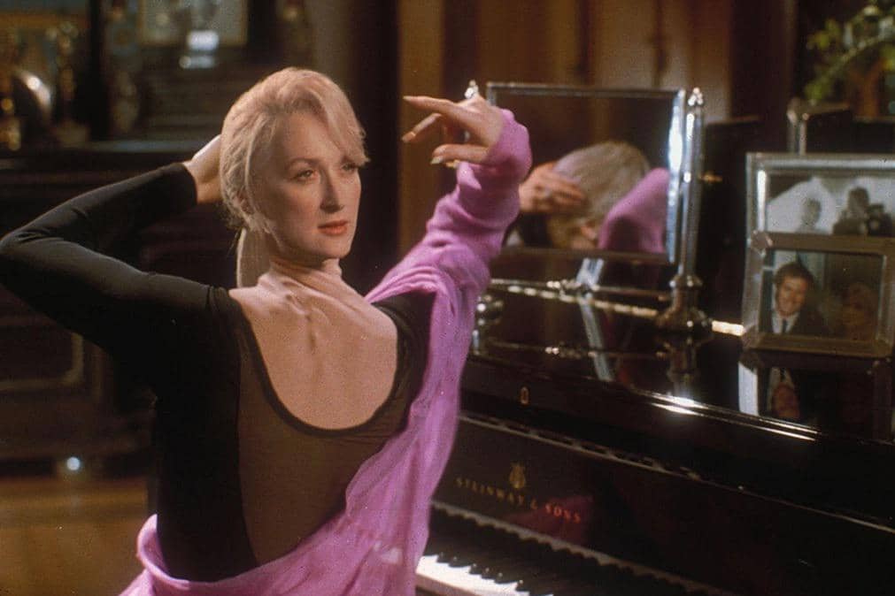 Meryl Streep dalam film Death Becomes Her