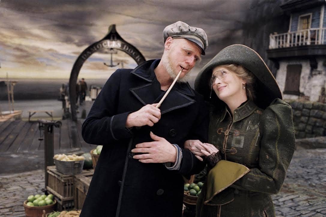 Meryl Streep (kanan) dalam film Lemony Snicket's A Series of Unfortunate Events