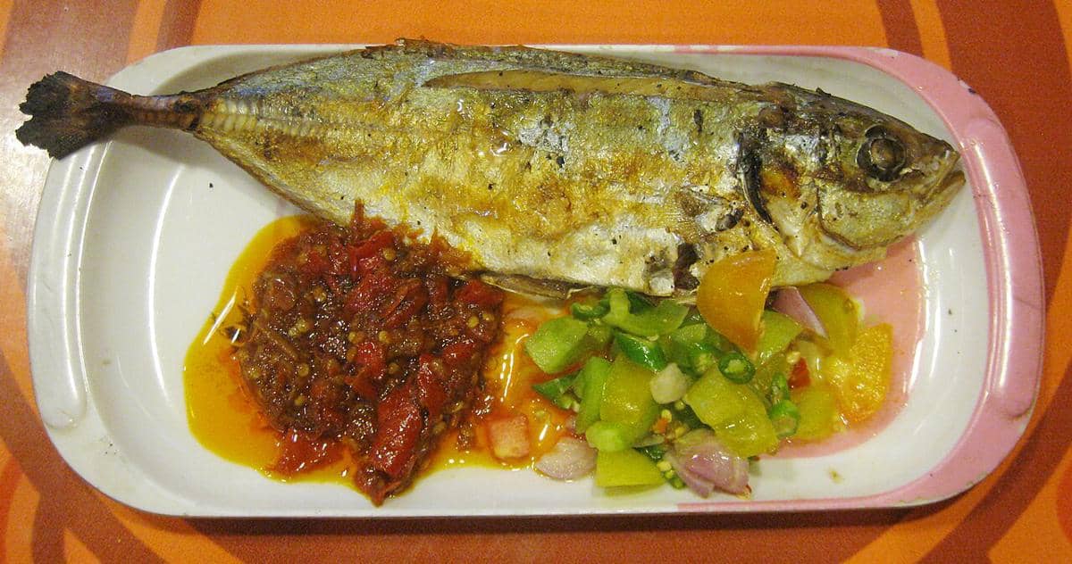 ilustrasi ikan tude bakar dan sambal dabu-dabu