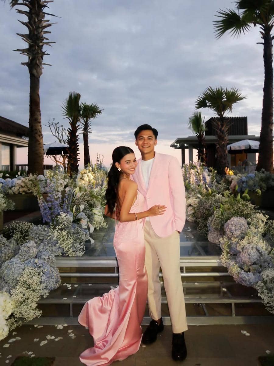 Gaya couple seleb di resepsi pernikahan El Rumi dan Syifa Hadju di Bali