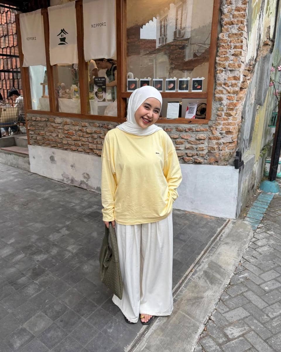 Outfit Liburan ala Meilan Indrajati