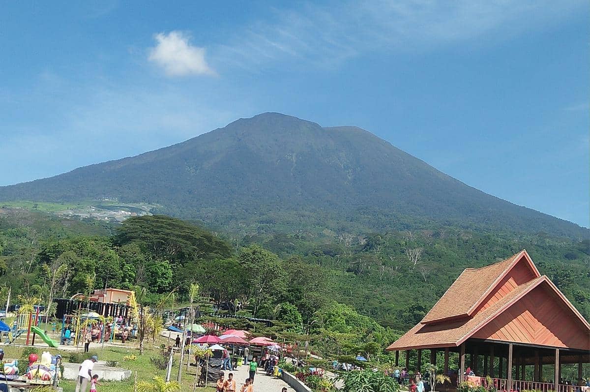 Berapa Lama Mendaki Gunung Dempo? Ini Estimasi dan Tipsnya!