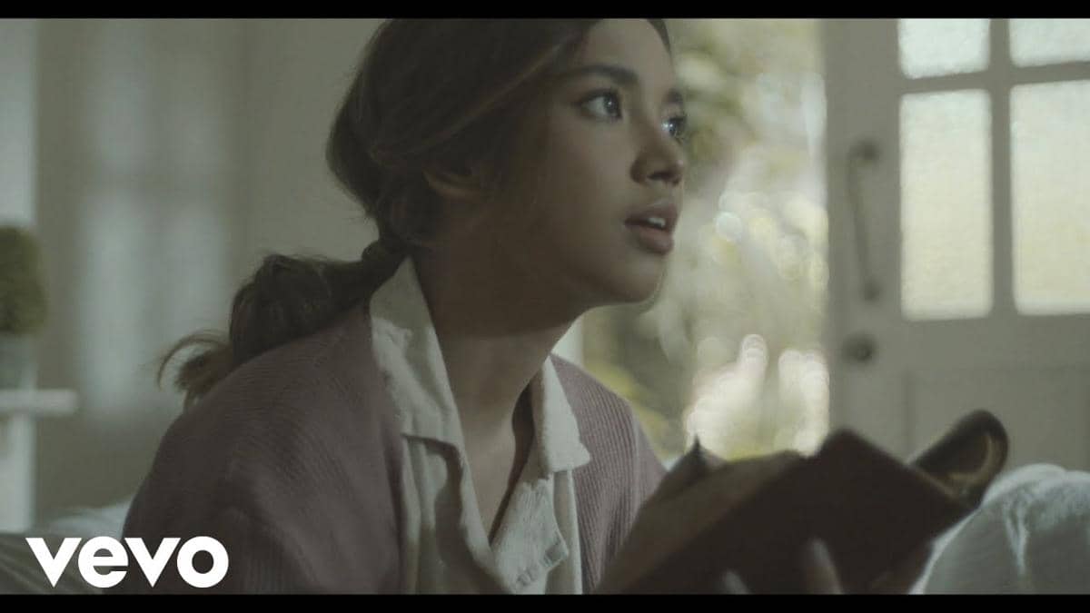 cuplikan video klip "Tentang Kamu"
