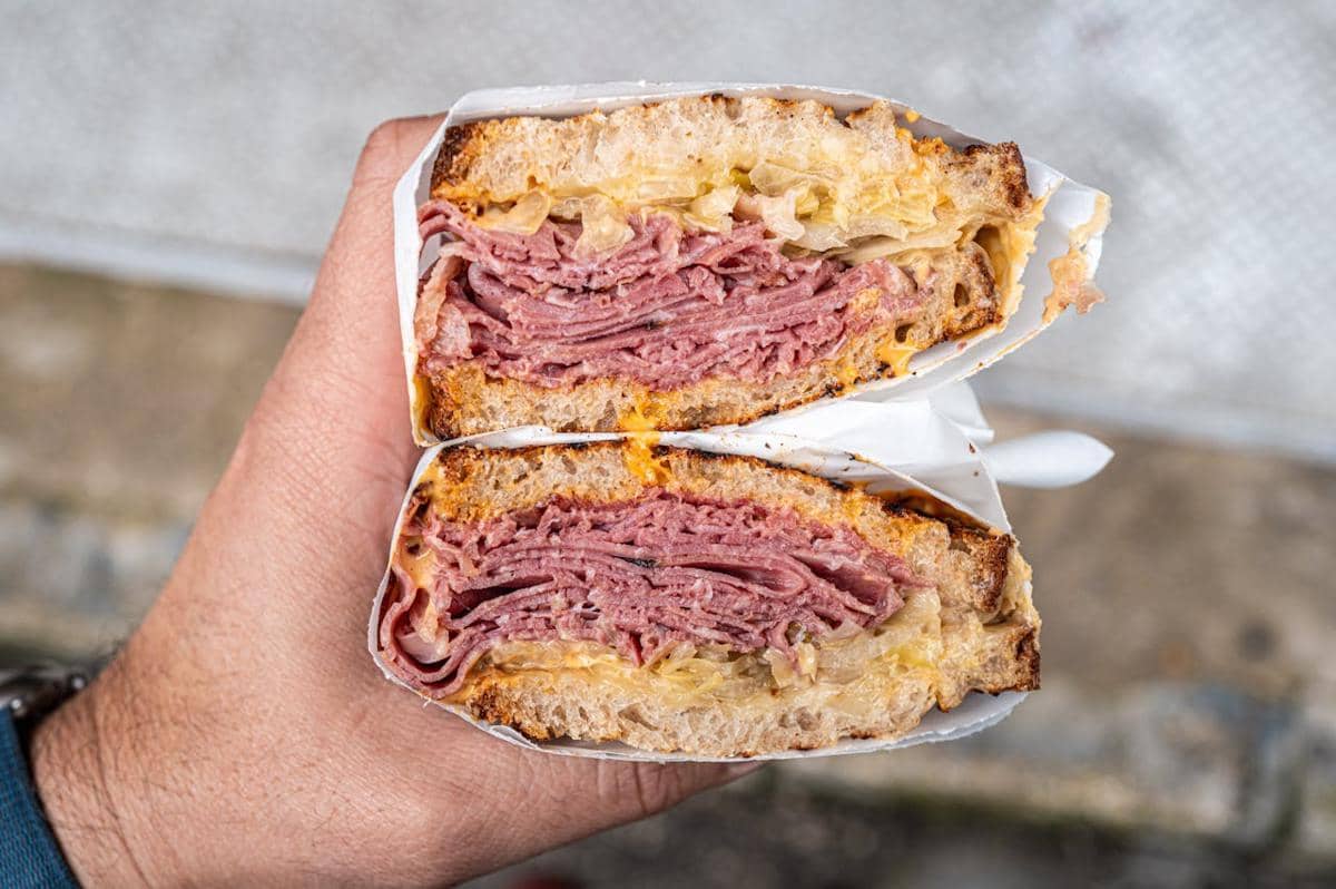 Resep Pastrami, Daging Smoked Juicy yang Biasanya Buat Sandwich!