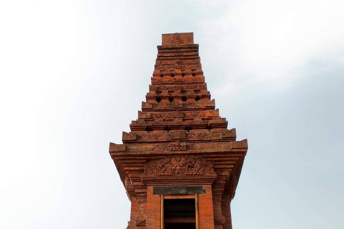 ilustrasi Candi Bajang Ratu