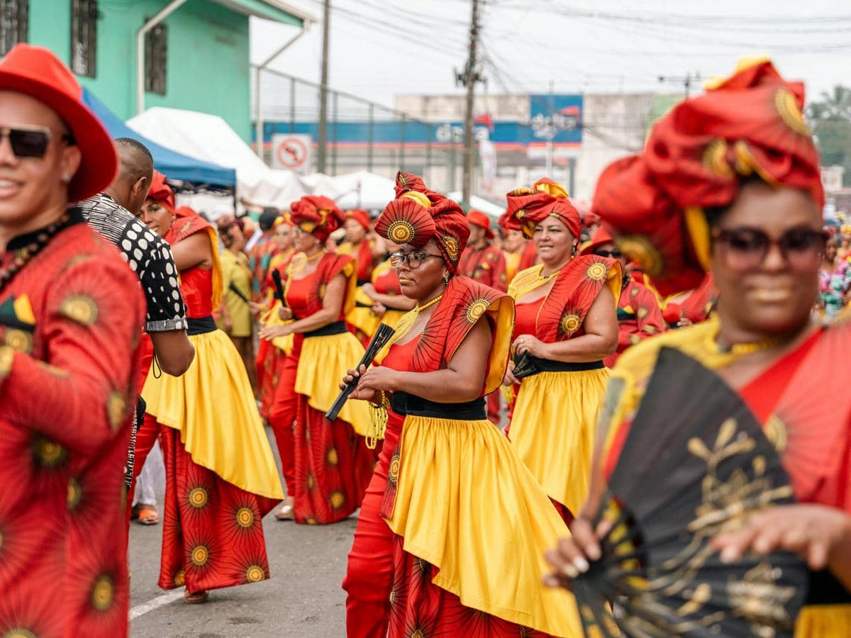 ilustrasi perayaan budaya di Saint Lucia.
