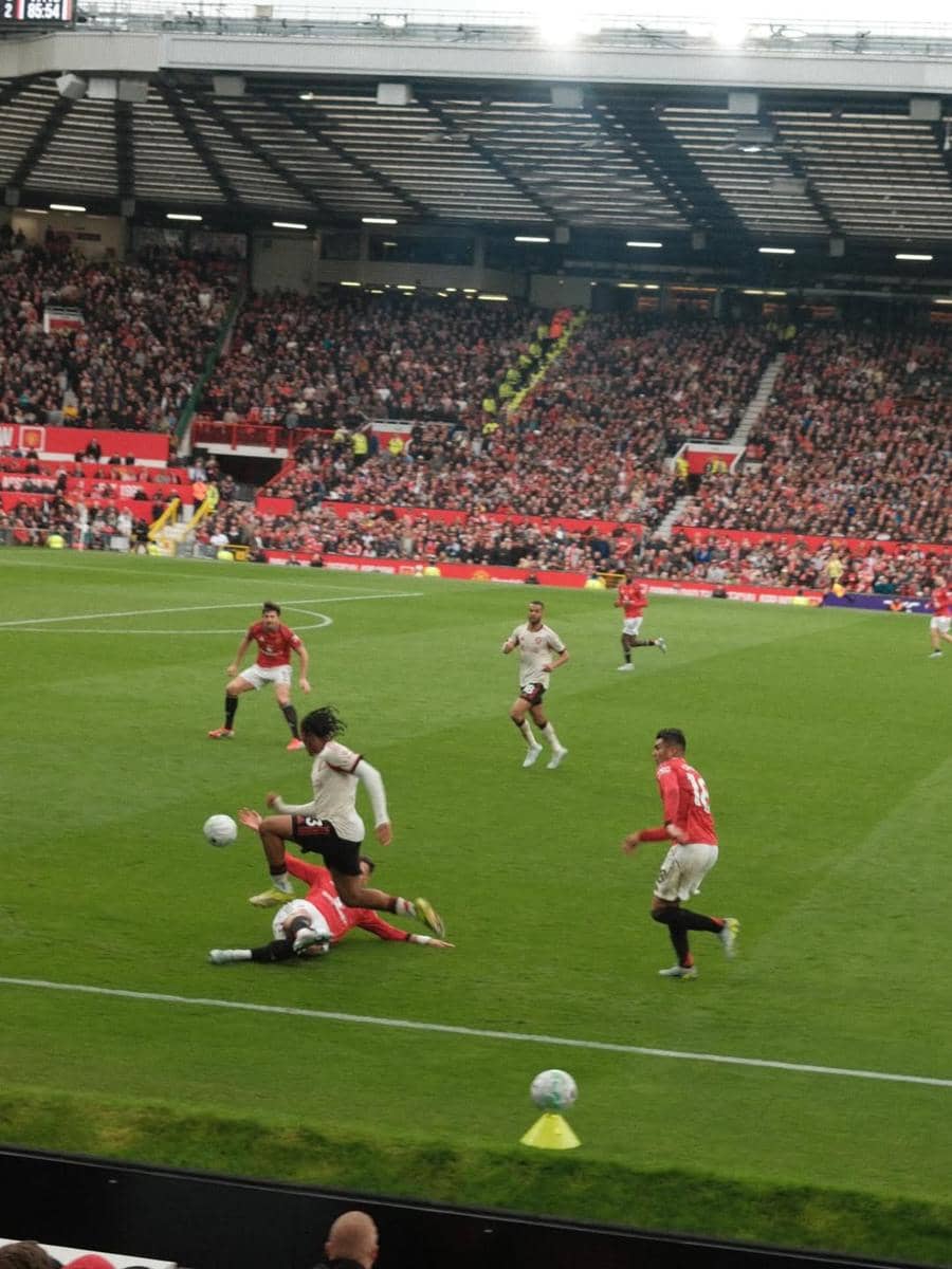 Azizah Salsha nonton MU di Old Trafford