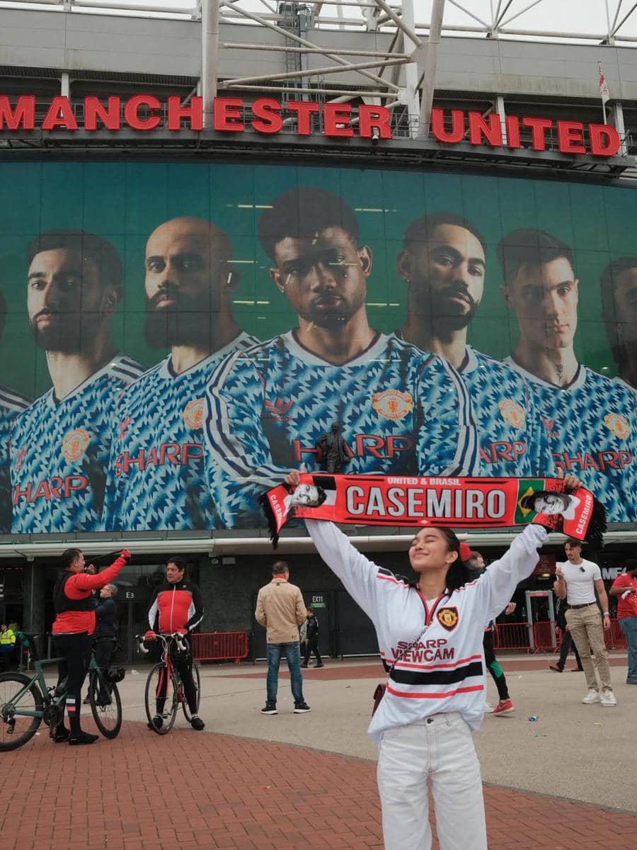 Azizah Salsha nonton MU di Old Trafford