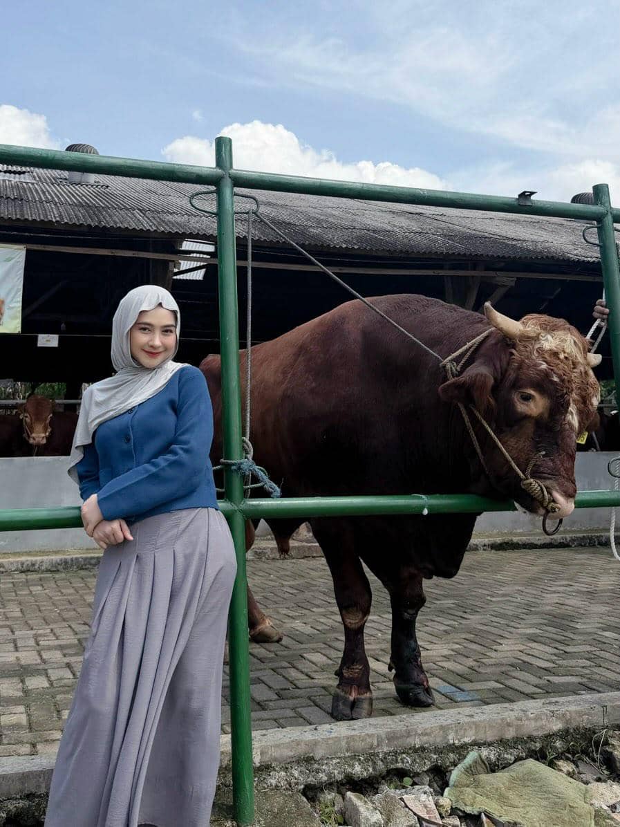 RIa Ricis berburu hewan kurban untuk Idul Adha