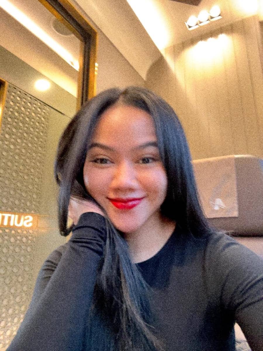 Yura Yunita naik luxury train ke Purwokerto