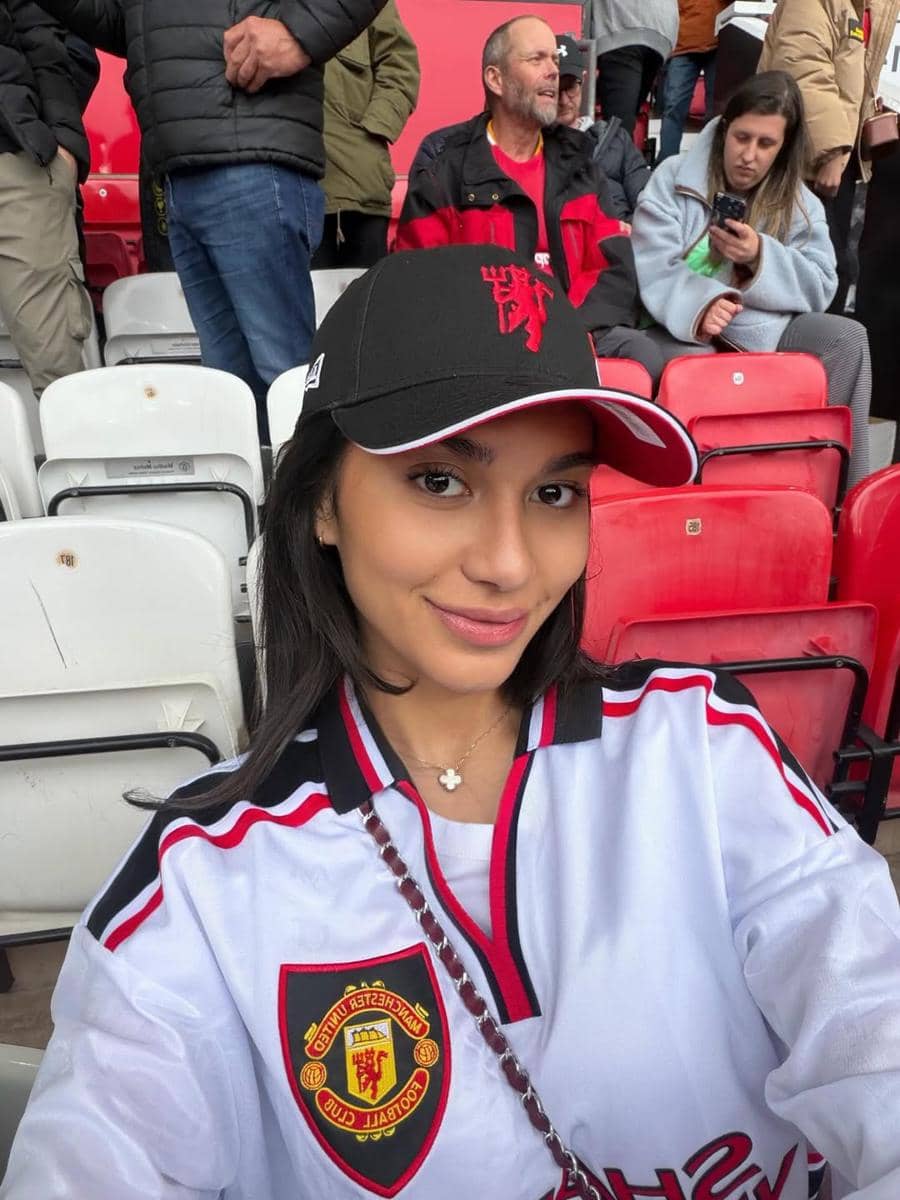 Azizah Salsha nonton MU di Old Trafford