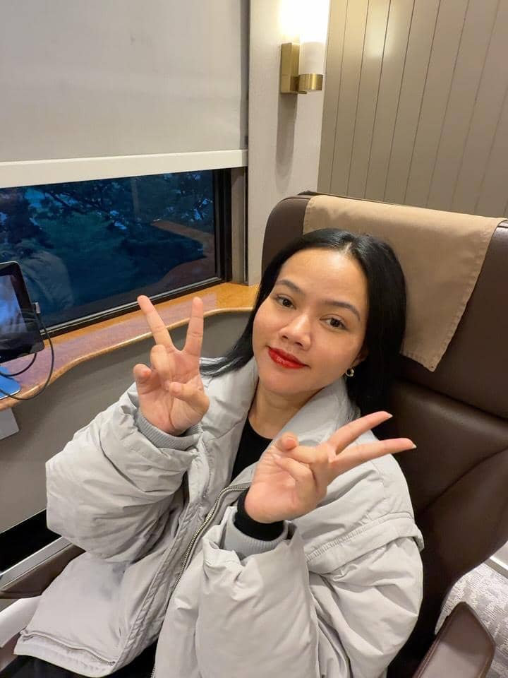 Yura Yunita naik luxury train ke Purwokerto