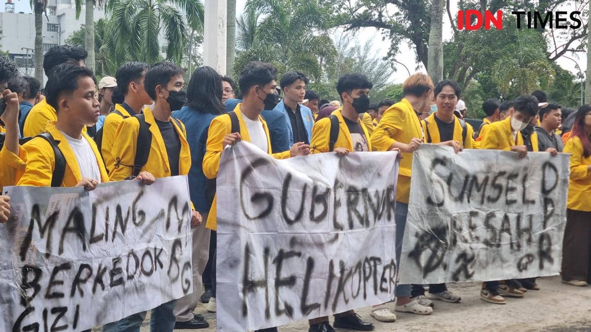 Demo Sumsel Resah, di Kantor DPRD Sumsel Soroti lemahnya Infrastruktur dan Pendidikan di Sumsel 