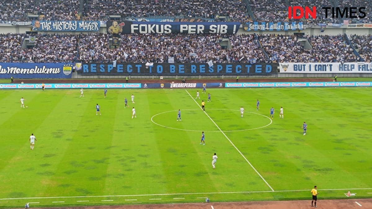 Pertandingan Persib melawan PSIM, Minggu (4/5/2026). (IDNTimes/Debbie Sutrisno)