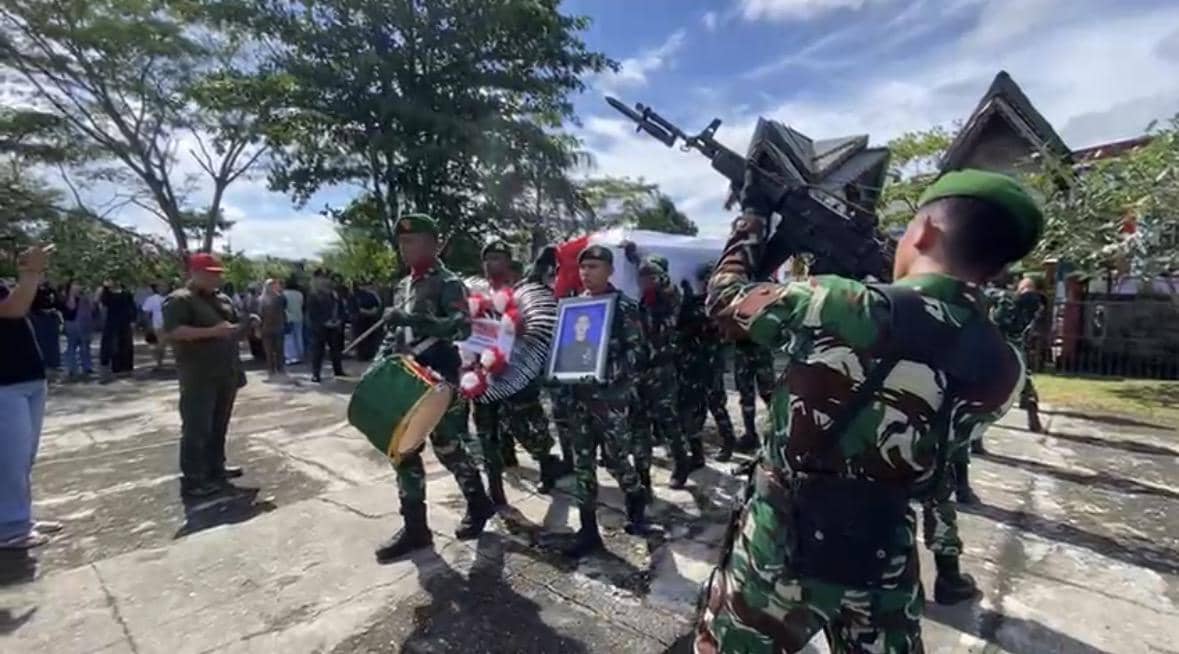 Tangis Ibu saat Kepulangan Aprianus, Gugur di Papua pada Tugas Negara
