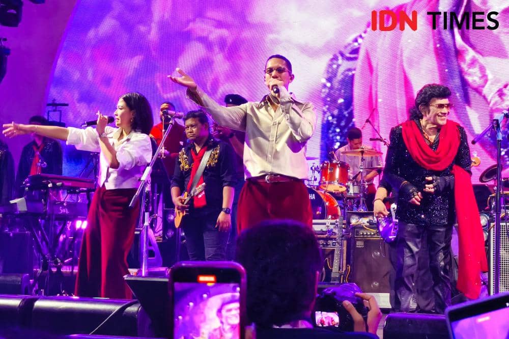 Momen Rhoma Irama dan Maliq & D'Essentials saat tampil bareng di OTW Pestapora 2026