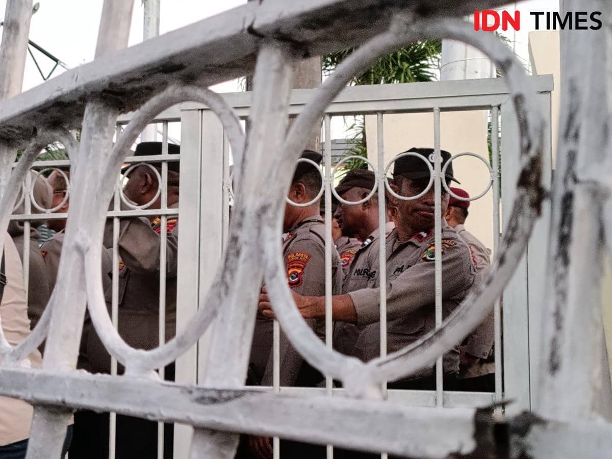Gubernur Dampingi Menteri, Massa Demo Bentrok dengan Polisi di Kupang