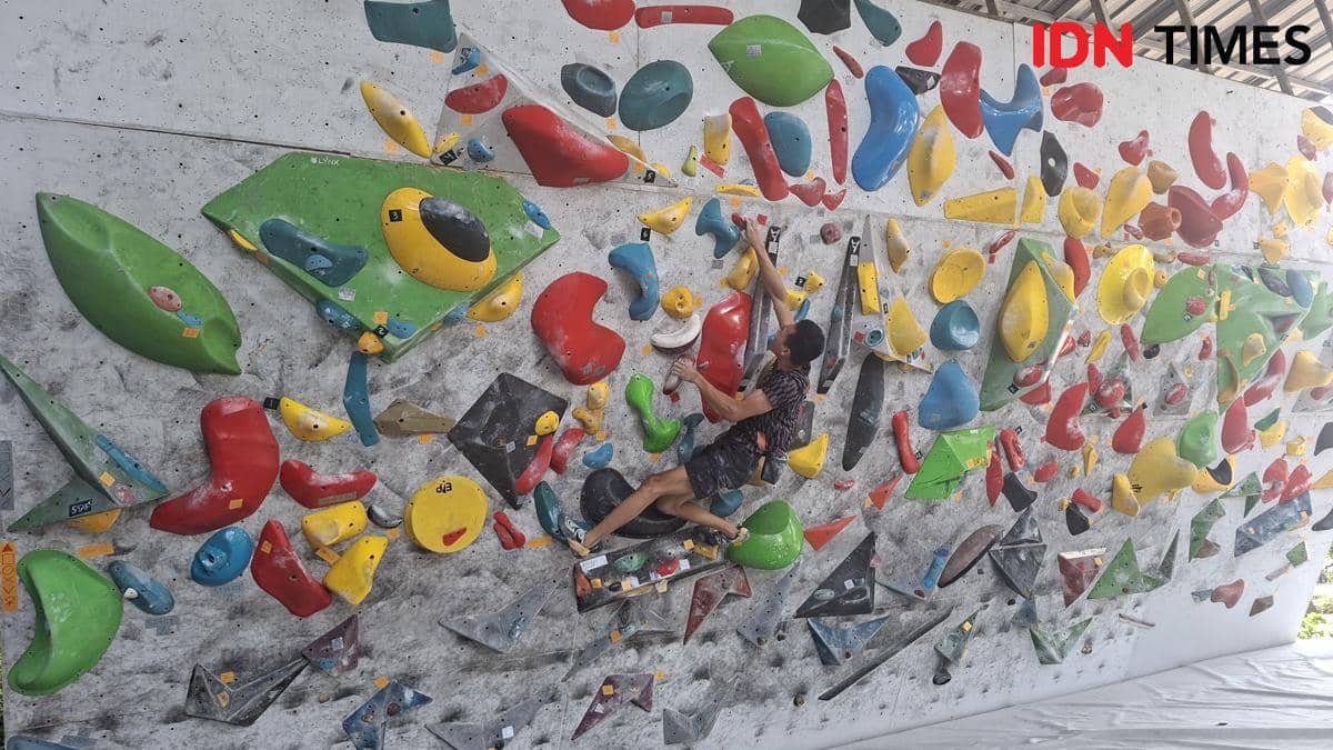 Ilustrasi panjat tebing boulder Indonesia di Pelatnas Panjat Tebing (IDN Times/Margith Damanik)