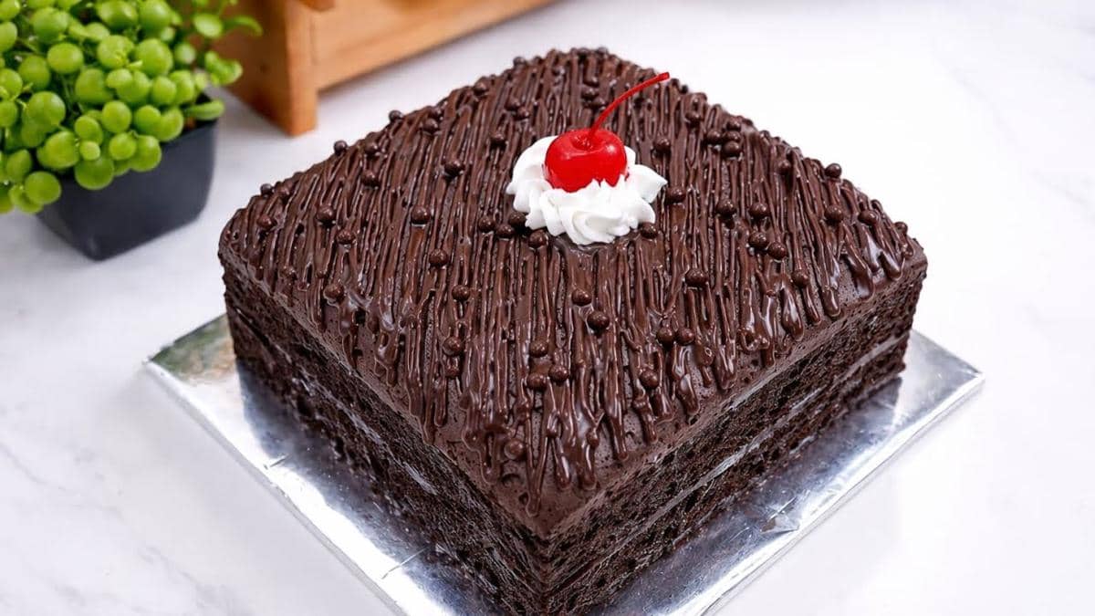 Resep Black Forest Kukus 2 Telur, Moist dan Nyokelat Banget!