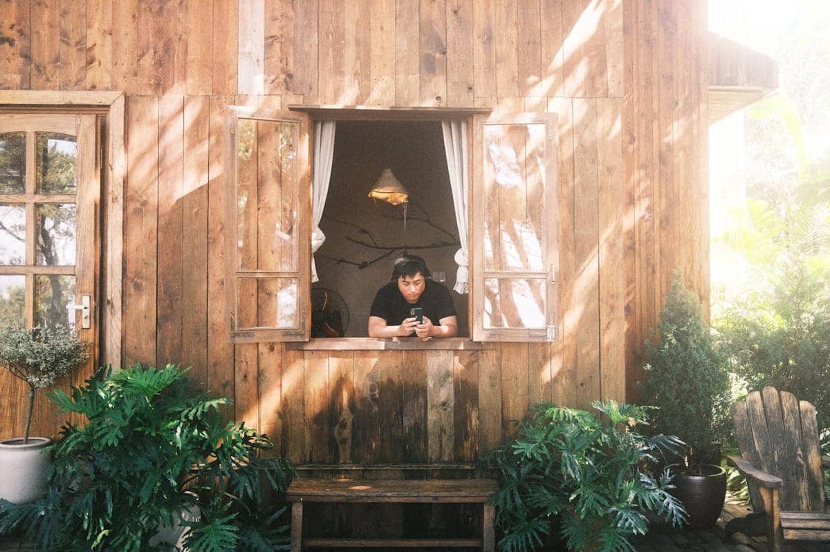sendiri di rumah