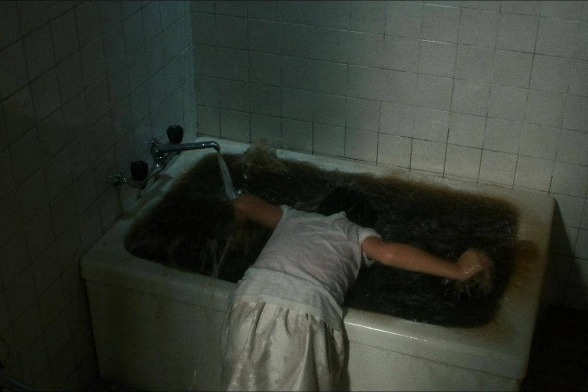 adegan dalam film Dark Water