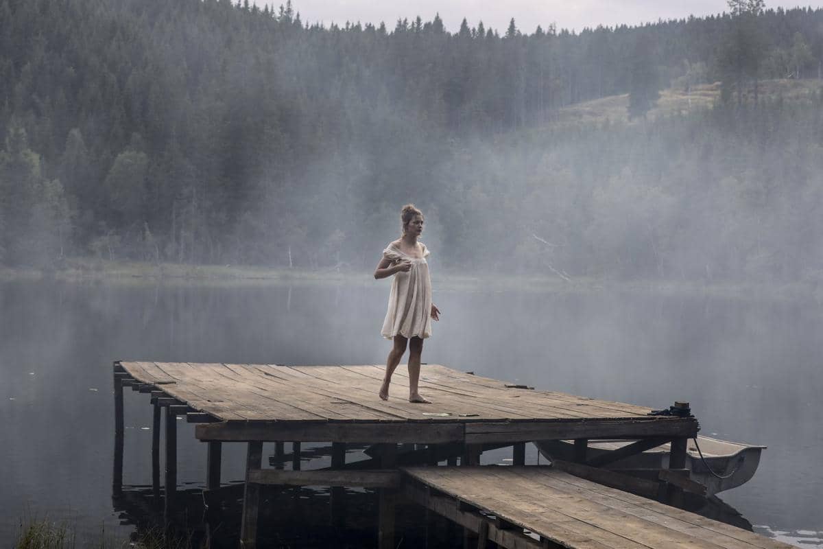 adegan dalam film Lake of Death
