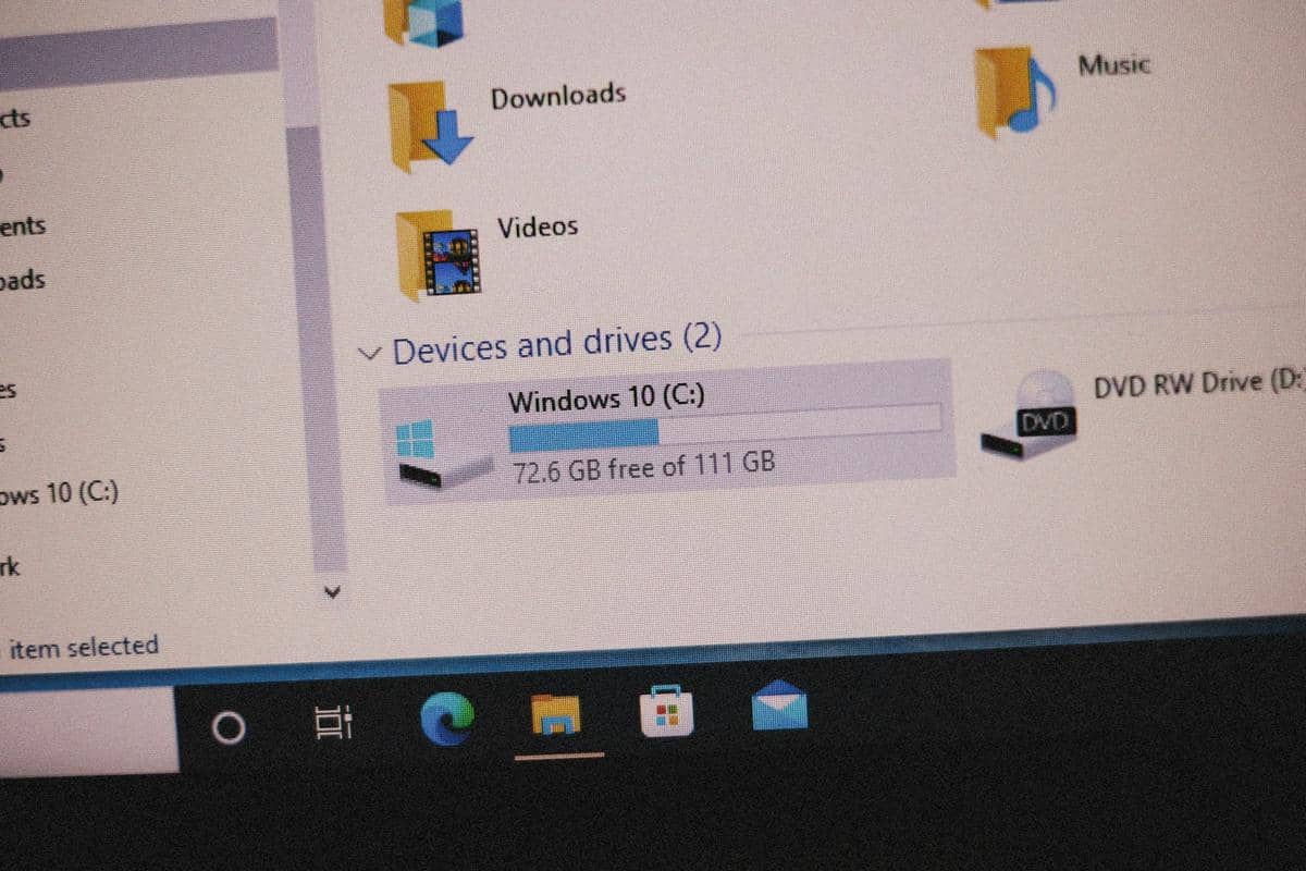 ilustrasi laptop