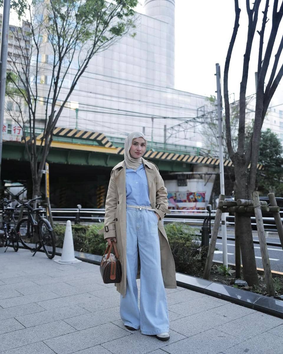 OOTD Liburan ke Luar Negeri ala Dwi Handayani