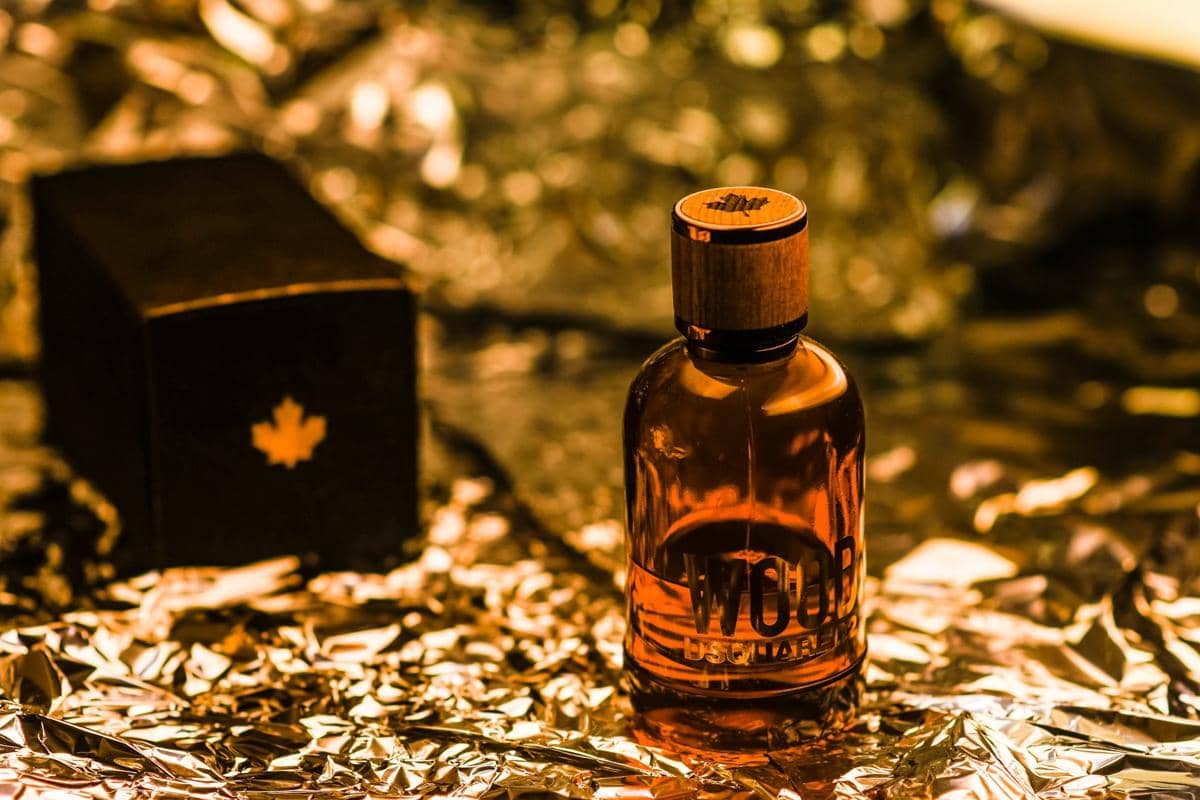 ilustrasi parfum cokelat