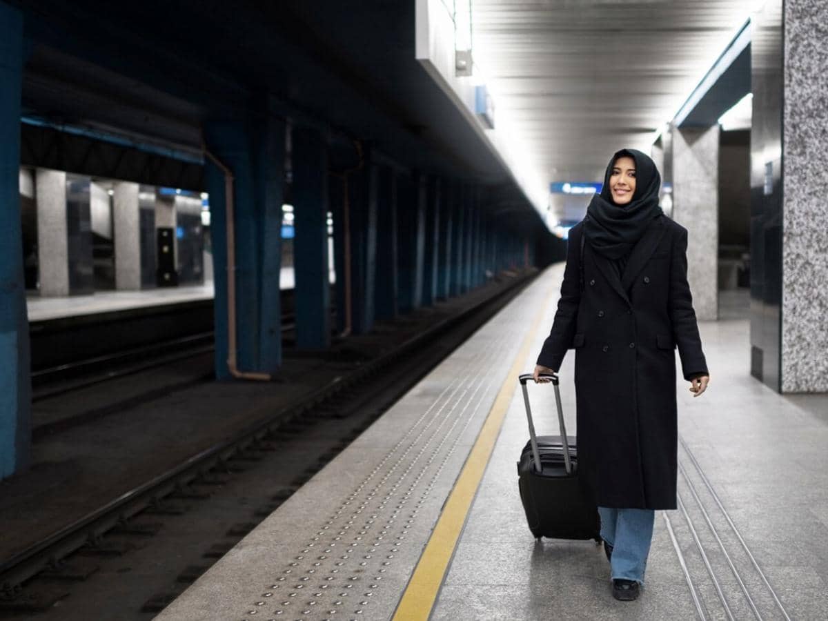 5 Tips Naik Kereta Malam agar Tetap Tenang dan Nyaman