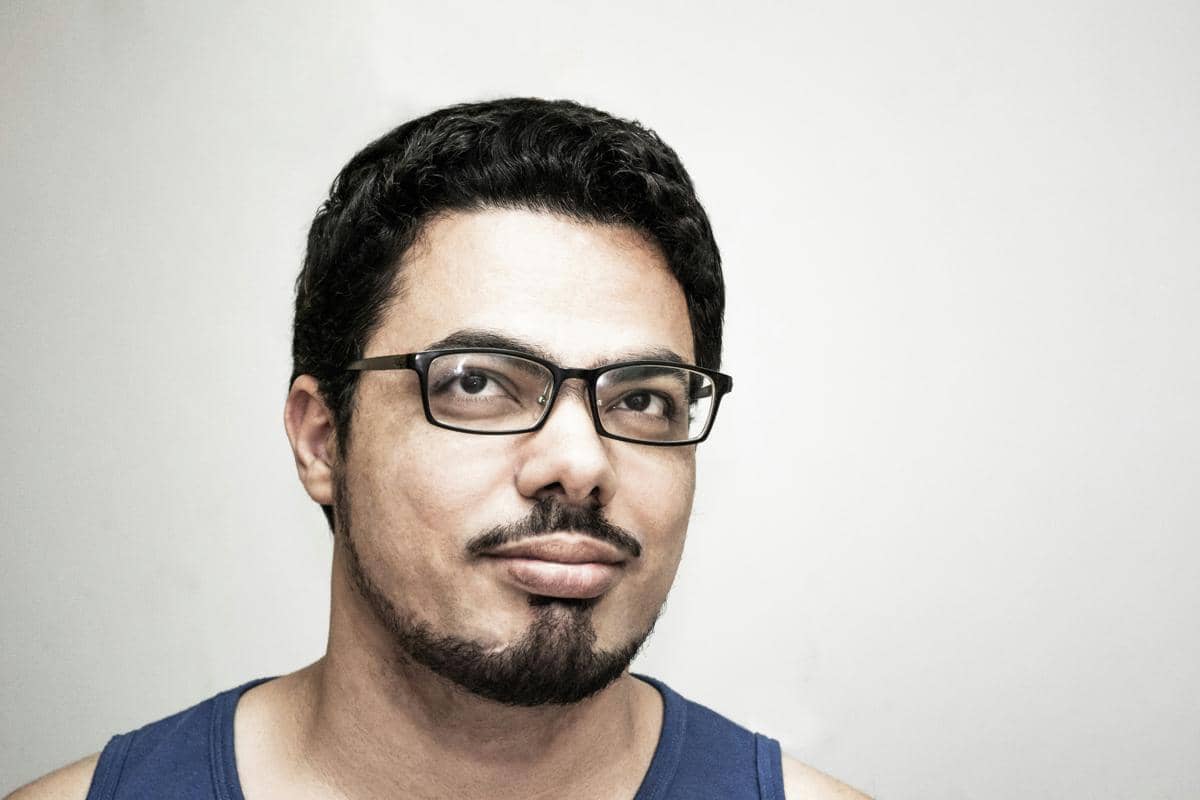 ilustrasi rahang bulat gunakan model goatee beard (unsplash.com/Jonas Kakaroto)