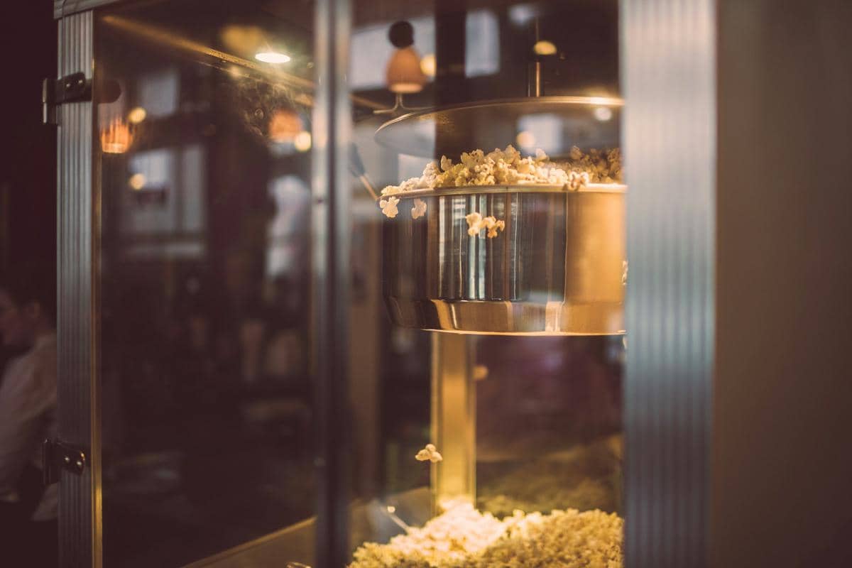 ilustrasi alat untuk memasak popcorn
