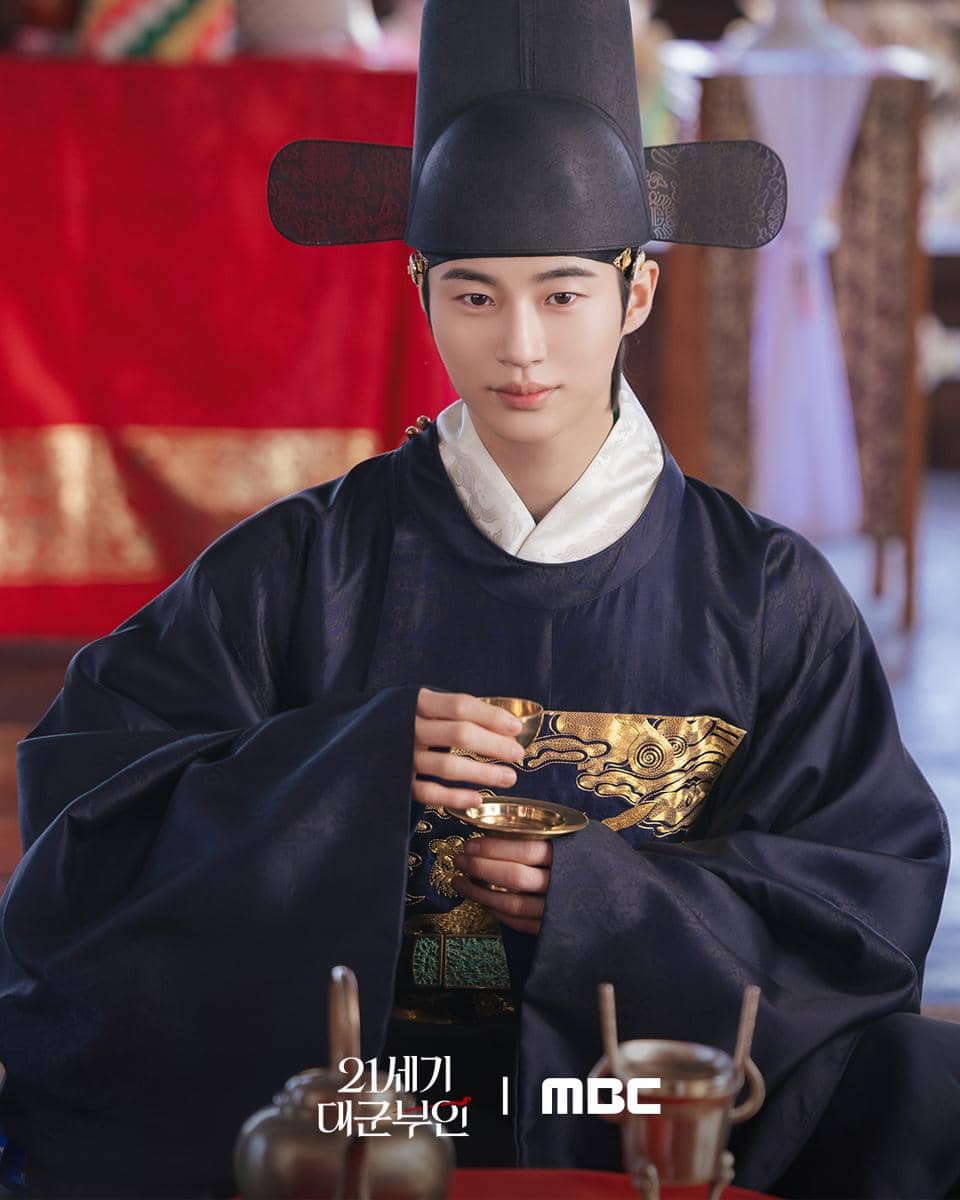 Still cut Perfect Crown