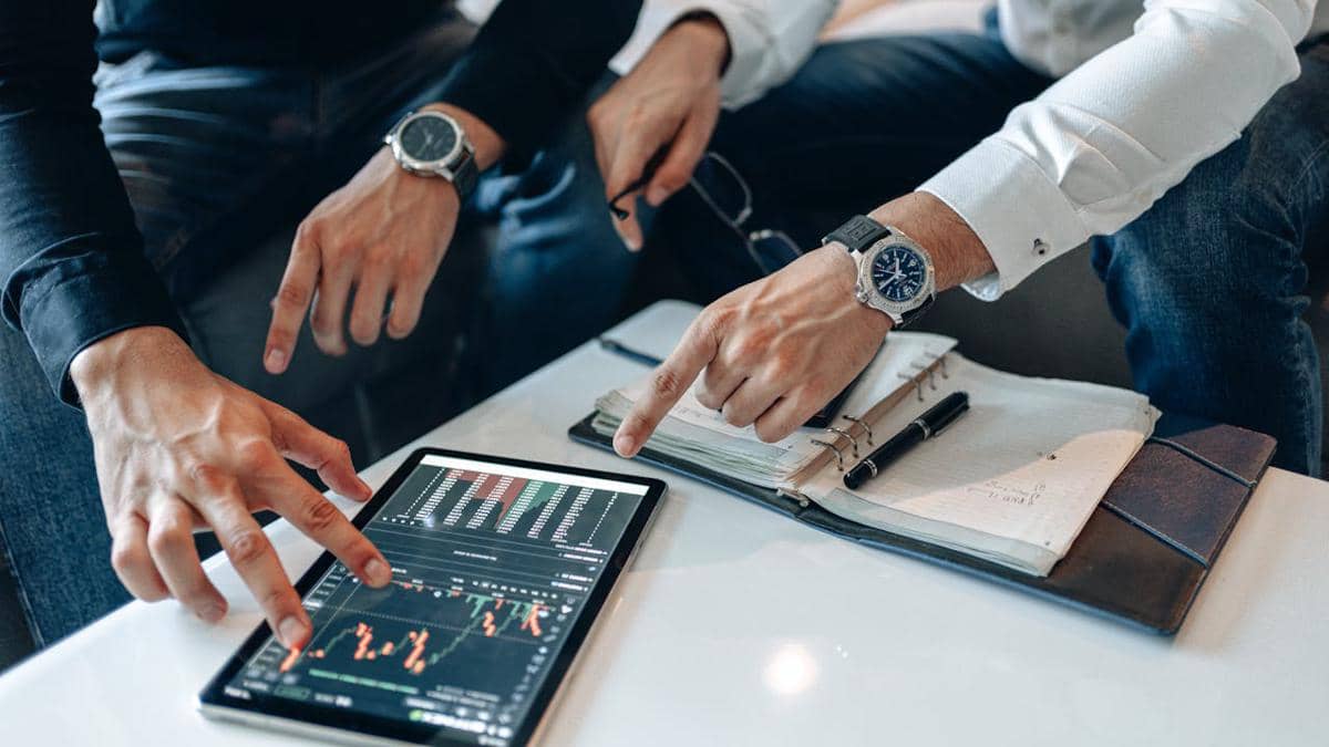 ilustrasi menentukan pilihan platform trading 
