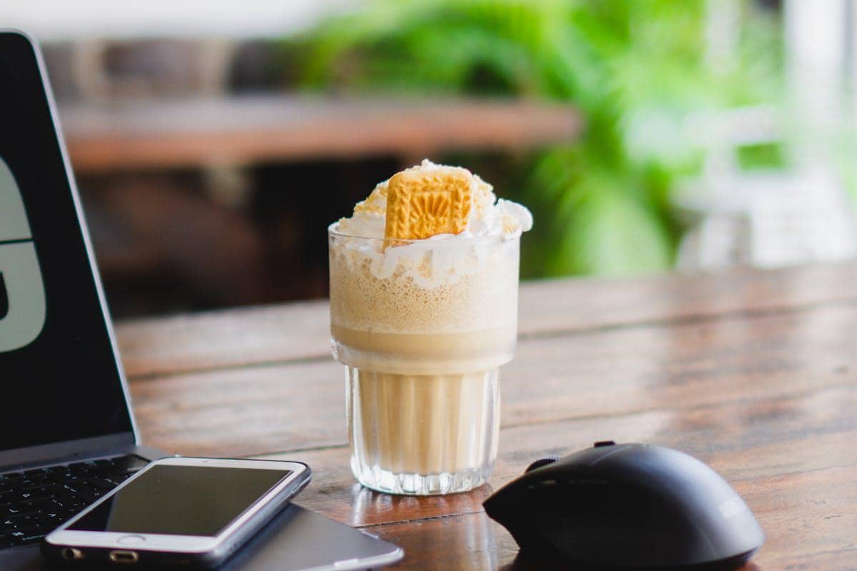 ilustrasi es susu regal brown sugar