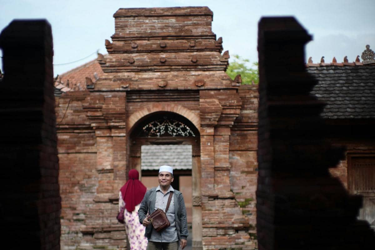 Ilustrasi kawasan makam religi dengan arsitektur jawa islam.