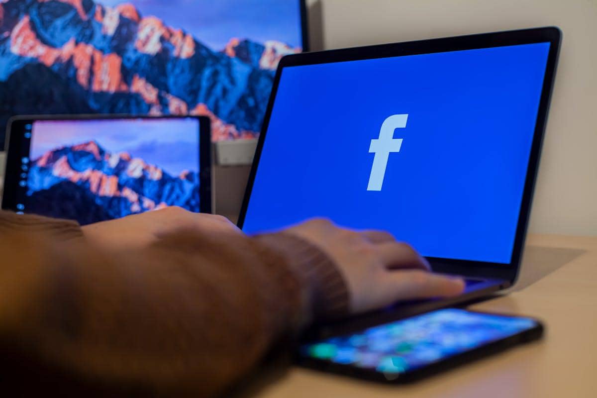Ilustrasi Facebook 
